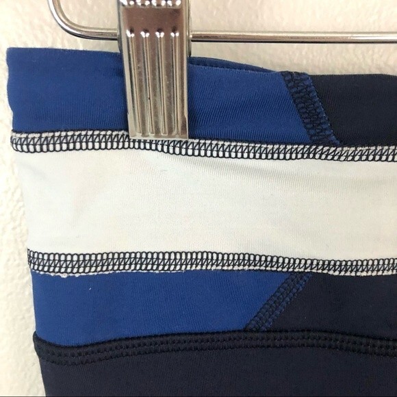 Lululemon Navy Run Inspire Crop II Size 6 - Picture 15 of 16